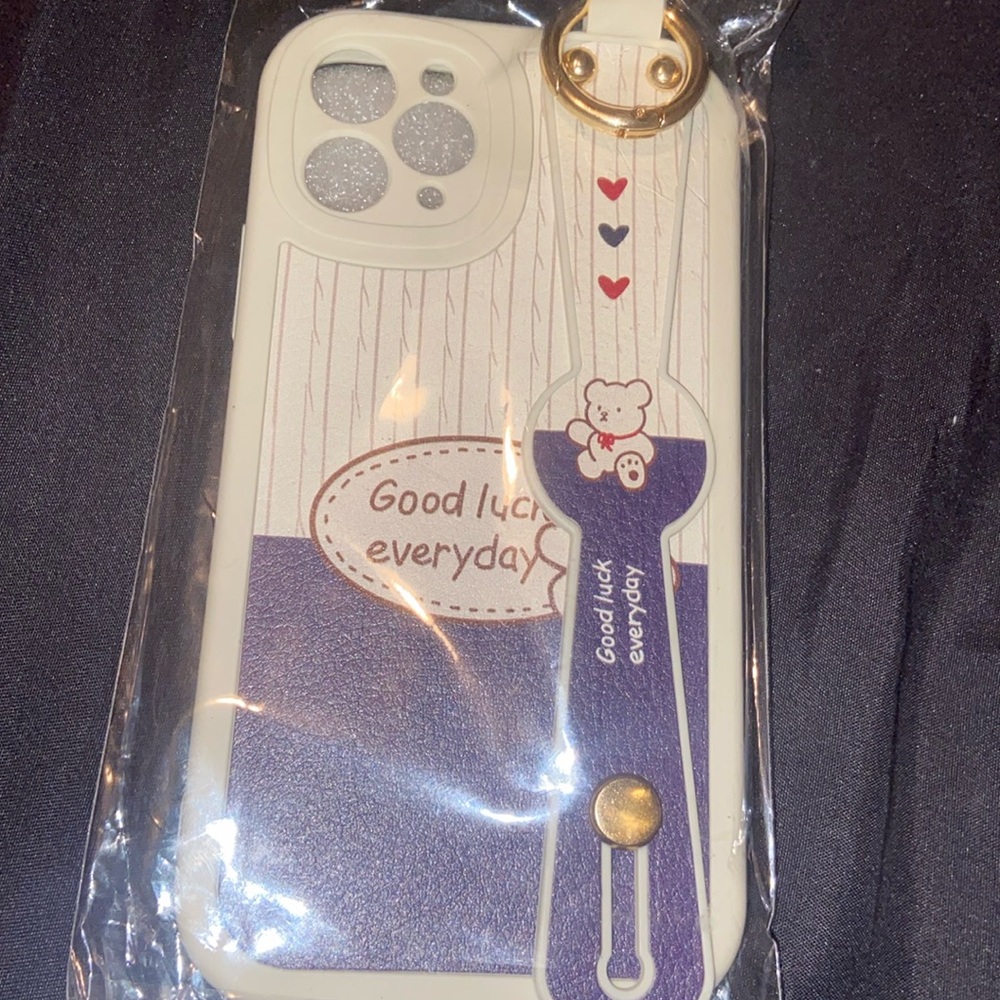 (Good luck everyday bear case) IPhone 11 Pro case.
